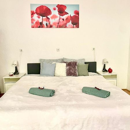 Very Warm Home With Big Bed Near New York Cafe Budapest Esterno foto